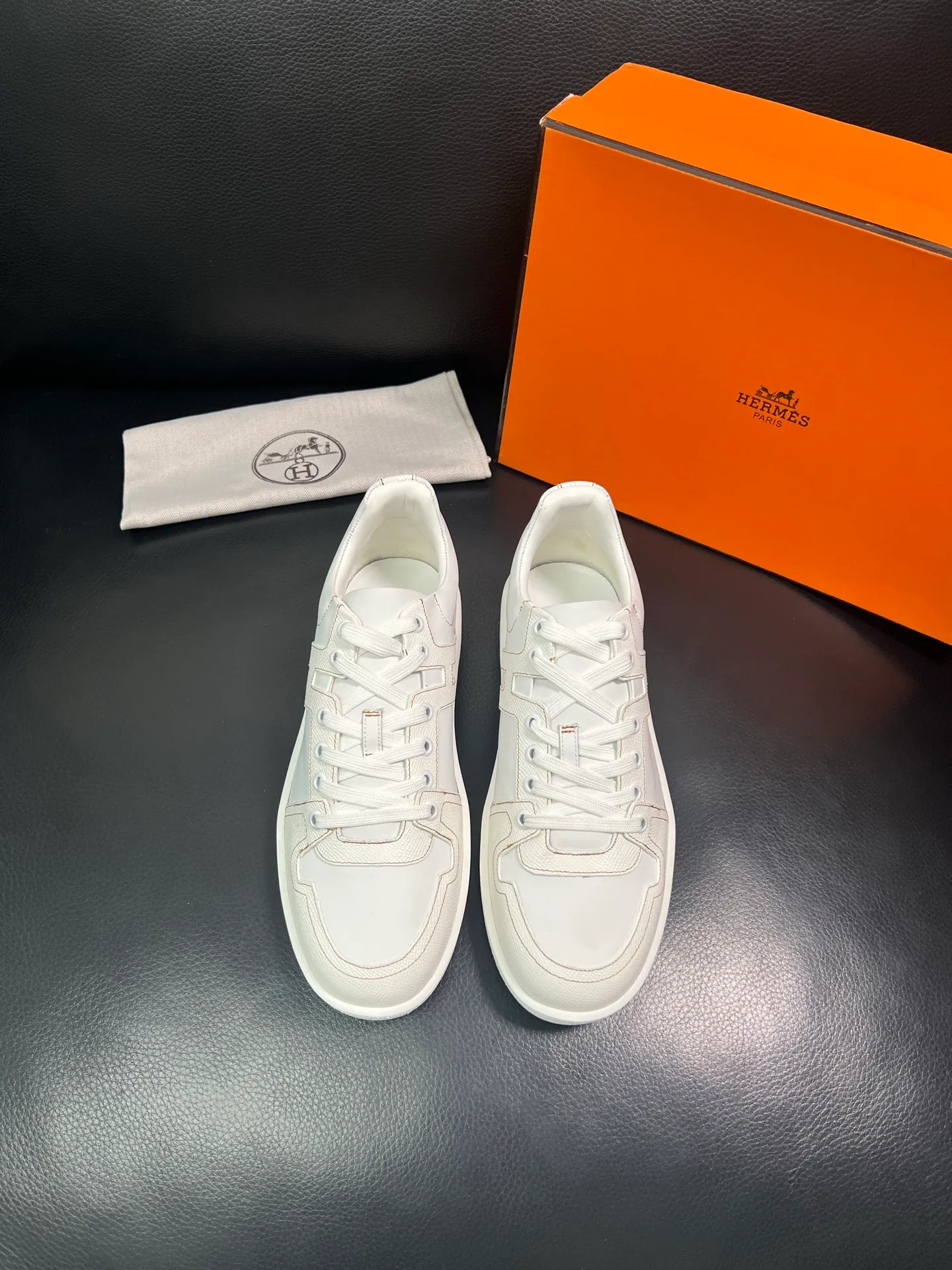 Men's shoes 💰700 Hermes Top Purchasing Agent Hermes counters are on sale at the same time with original factory configuration, original cowhide fabric imported from Italy, high-quality splicing technology, fully imported water-dyed cowhide lining, soles: original soles specially provided by the original factory are super comfortable, the original factory and single goods are of high quality, welcome to compare at the same time at the counter, code number 38-44 (customized 45 46) 85851